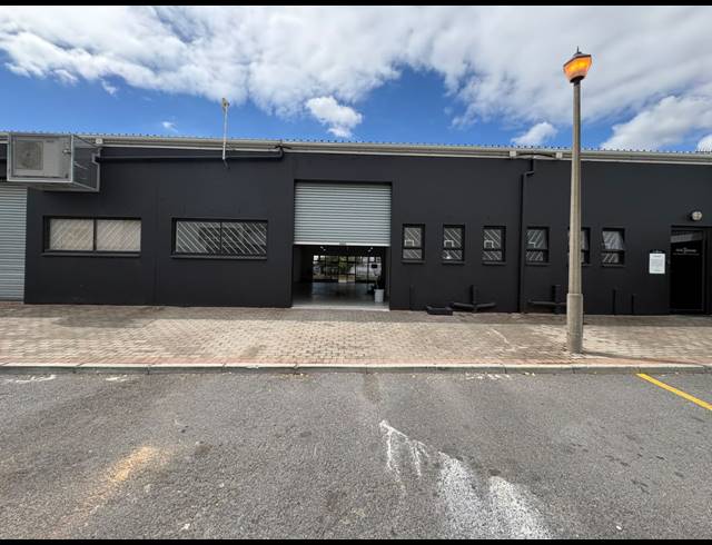 200M² RETAIL TO LET IN GANTS PLAZA